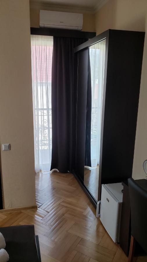 Family Guest House Tbilisi Esterno foto