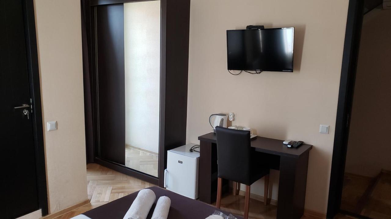 Family Guest House Tbilisi Esterno foto