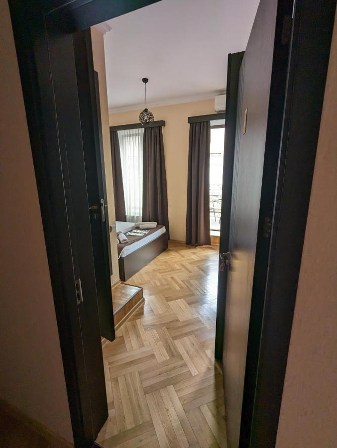 Family Guest House Tbilisi Esterno foto